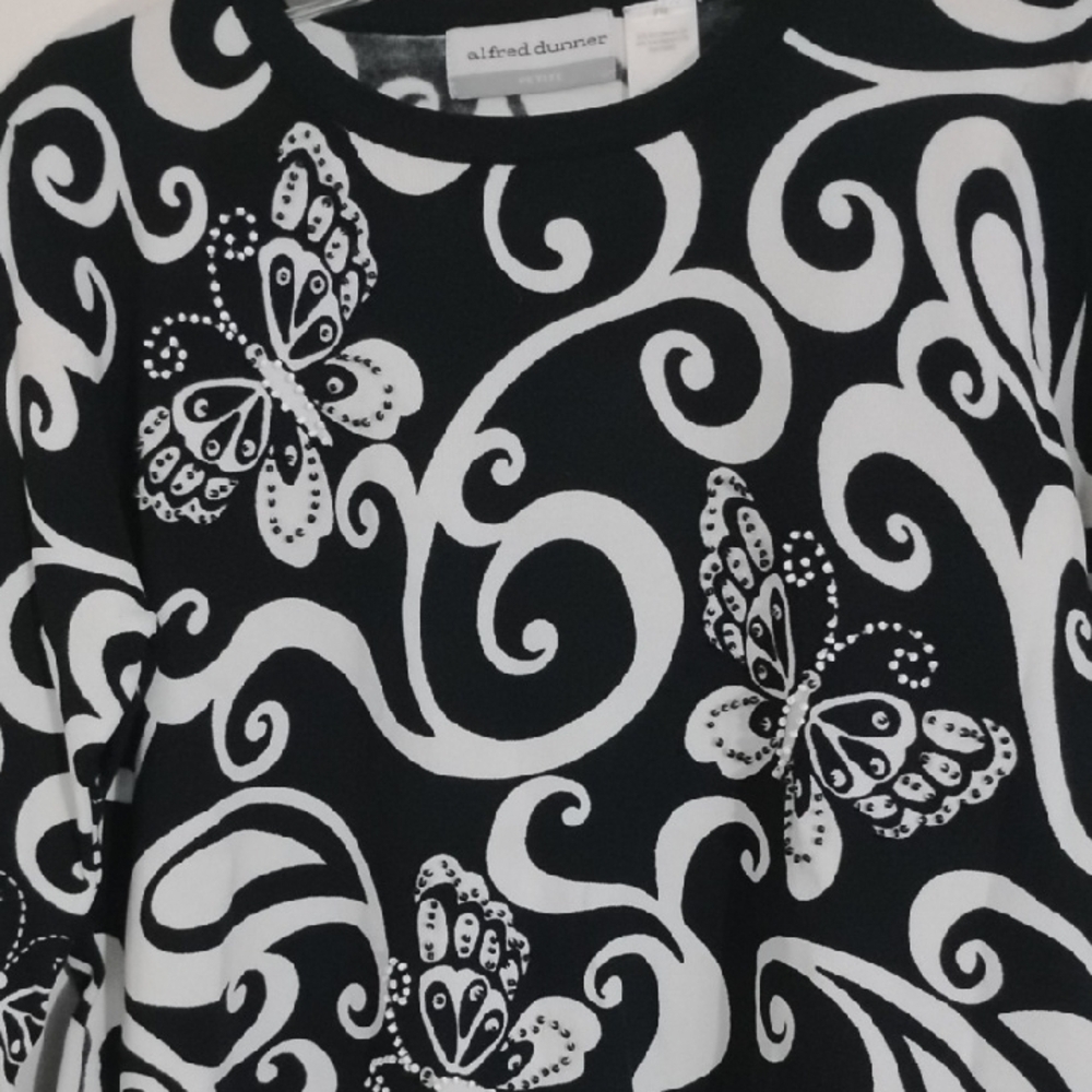 Alfred Dunner Whimsical Abstract Black & White Butterfly  Beaded Top Size PM - Picture 2 of 8